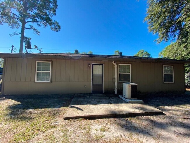 Building Photo - 646 Fleming Rd