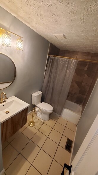 Building Photo - 1364 Karahill Dr