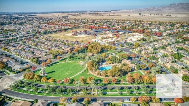 Building Photo - Charming Harlan Ranch Home!