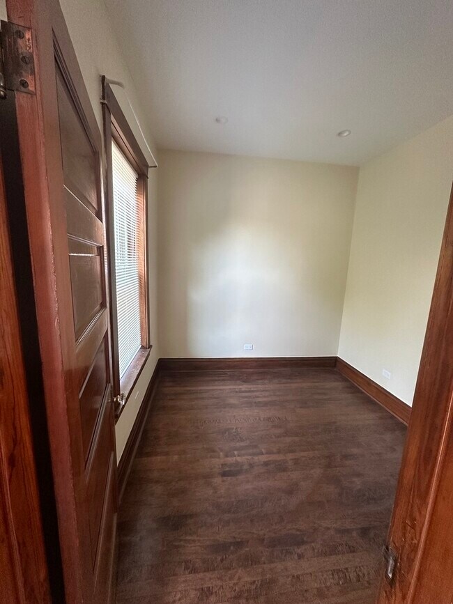 Building Photo - 5648 W Higgins Ave