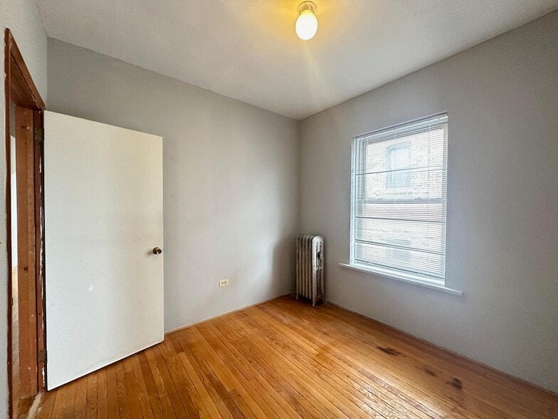 Building Photo - 1212 W Thorndale Ave