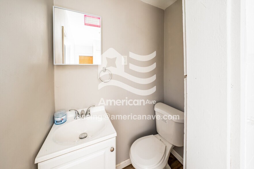 Building Photo - 306 W Matson Ave