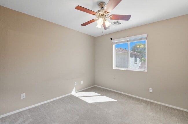 Building Photo - Stunning 3-bedroom, 2.5-bathroom home in t...