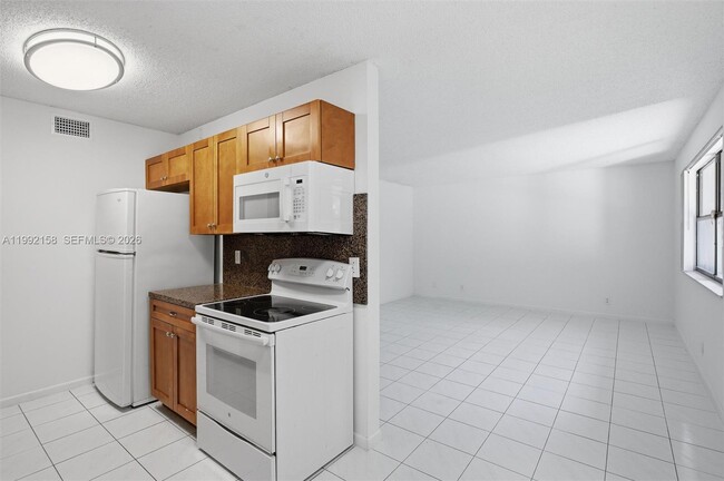 Building Photo - 9994 Nob Hill Ct