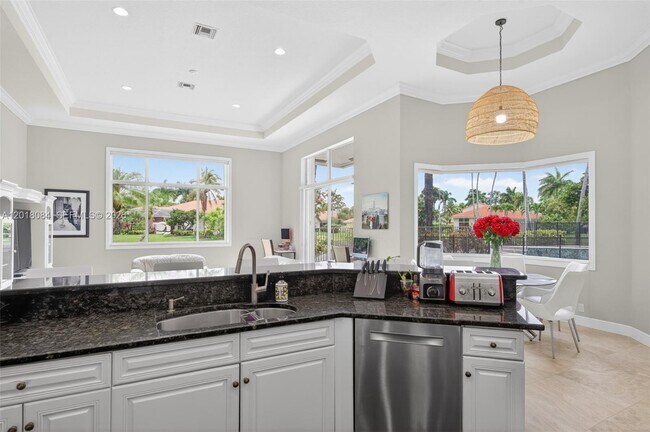 Building Photo - 2538 Montclaire Ct