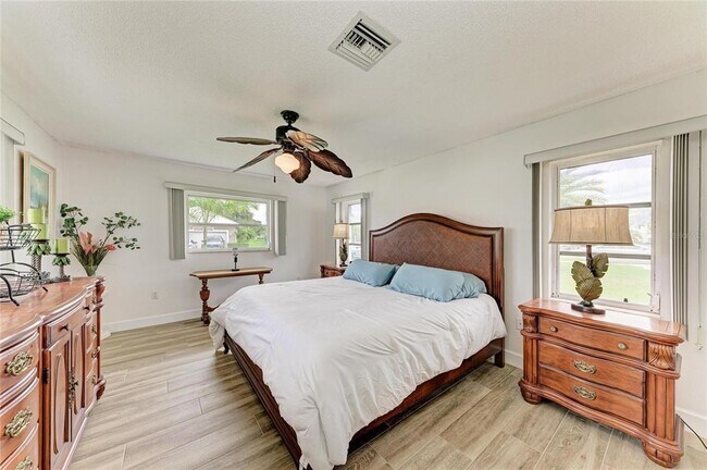 Building Photo - 405 Bayside Ln