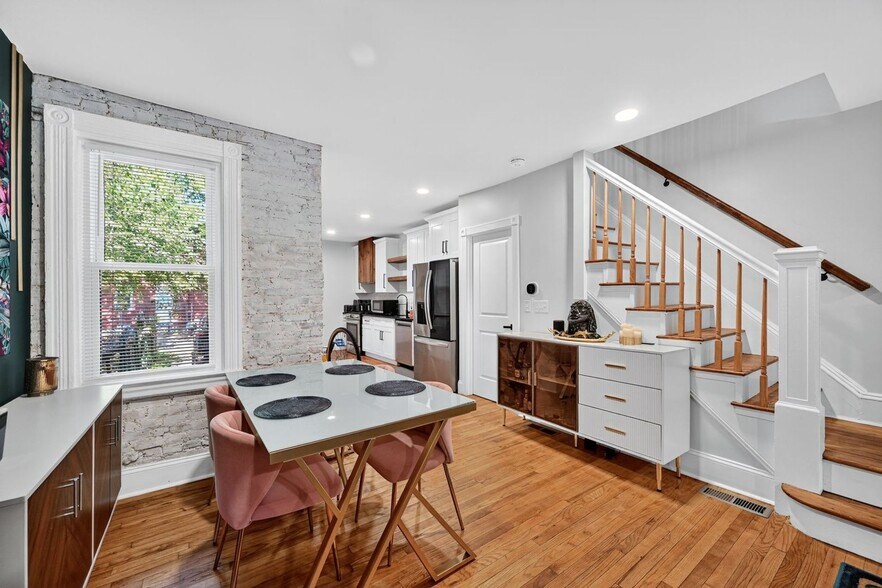 Building Photo - 147 E Liberty St