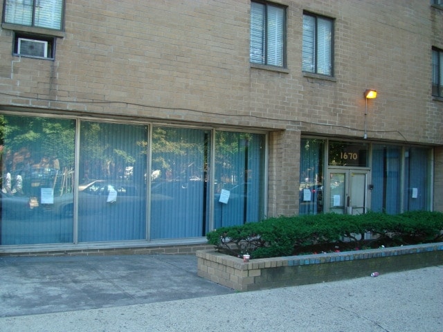 Primary Photo - Smith Woodward Plaza