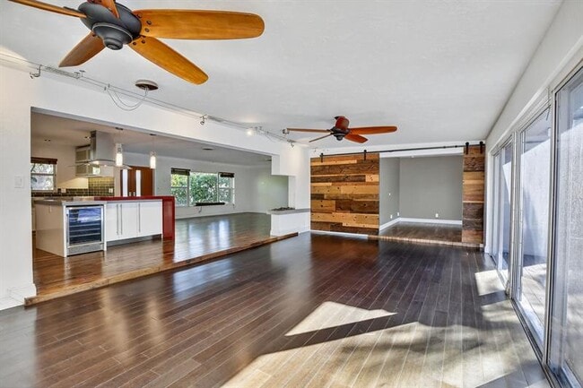 Building Photo - 2740 NE 34th St