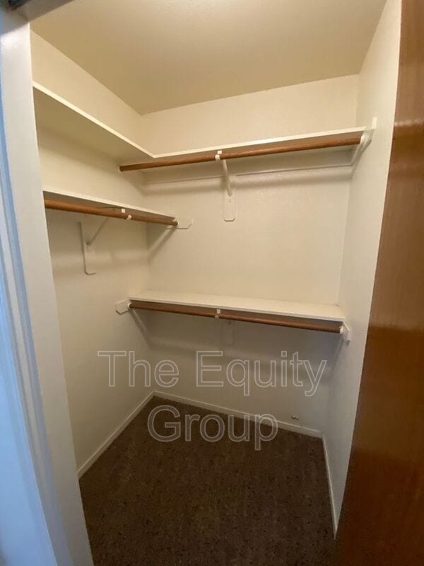 Building Photo - 5936 W Oak Ave