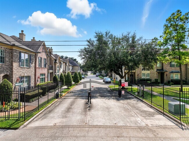 Building Photo - 1044 Memorial Village Dr