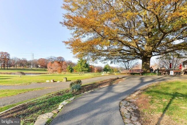 Building Photo - 2916 Bridgehampton Ct