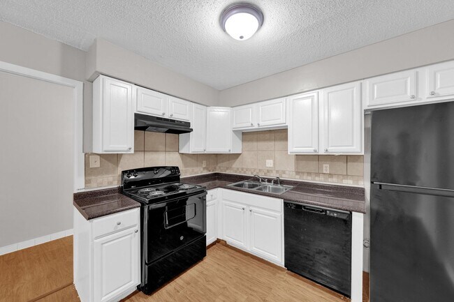 Building Photo - 689 Miles