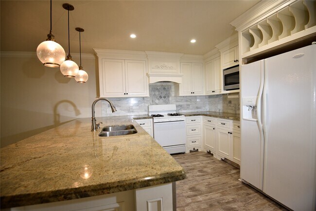 Building Photo - 9997 Hyacinth Way