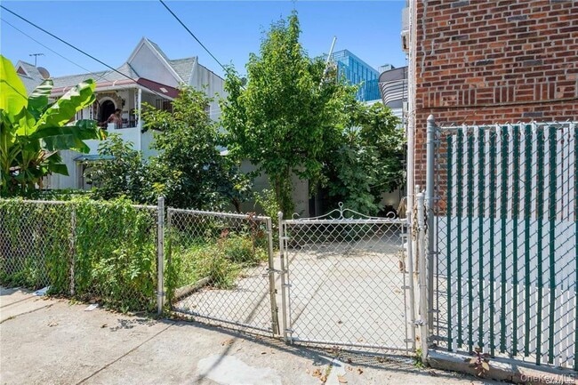 Building Photo - 838 Avenue Z