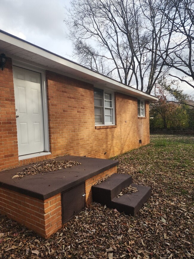 Building Photo - 3211 Meridian St N