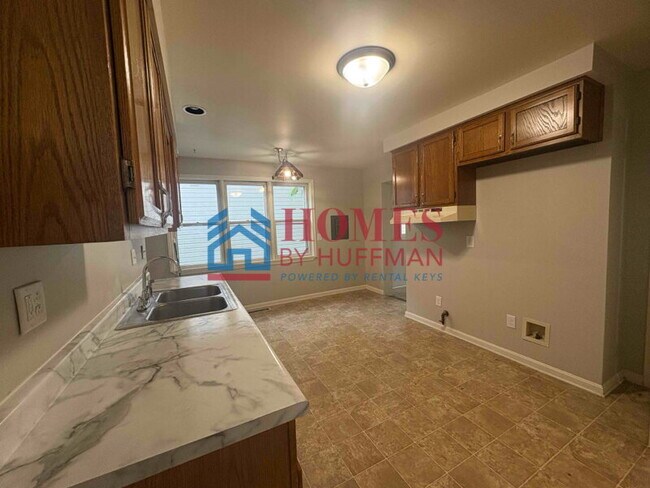 Building Photo - Four Bedroom House | Detached Garage