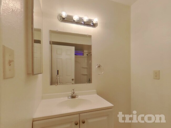 Building Photo - 1349 W Morrow Dr