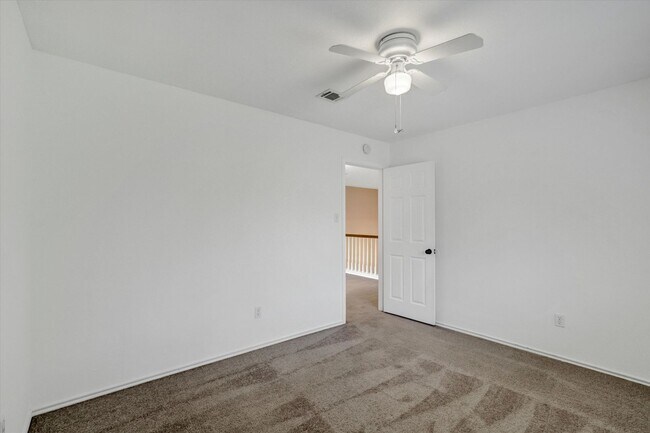 Building Photo - 412 Steeplechase Dr