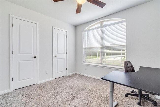 Building Photo - 117 Balsam St