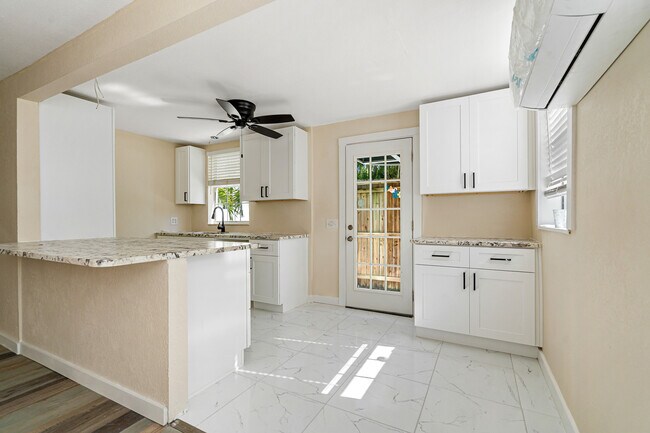 Building Photo - 3310 E Maritana Dr