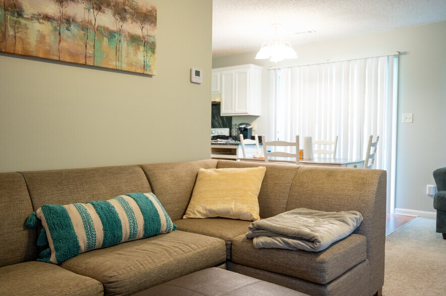 Building Photo - 5320 Starflower Dr