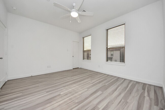 Building Photo - 18716 Centro Main St