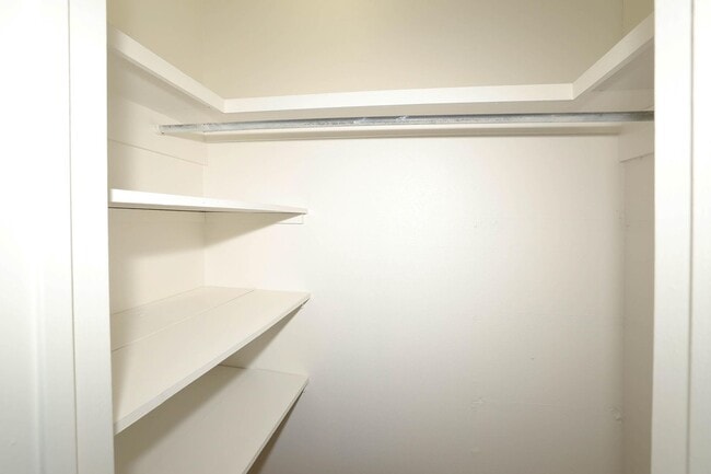 Building Photo - Beautiful 4 bedroom rental in Puckett West!