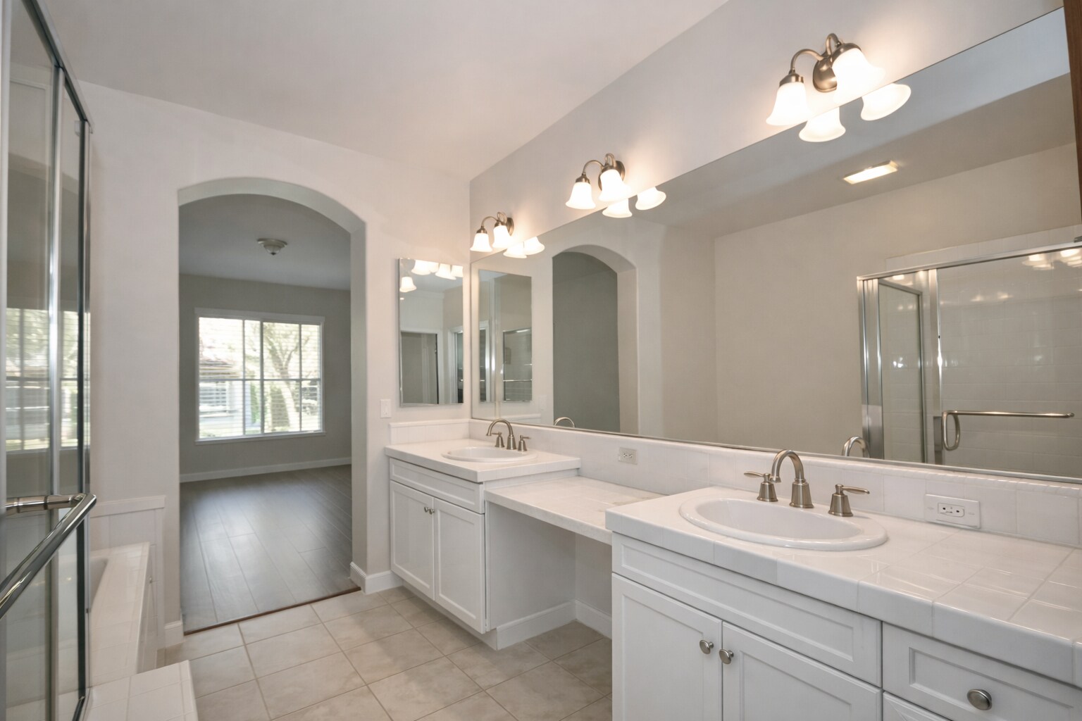 Building Photo - 33 Wonderland