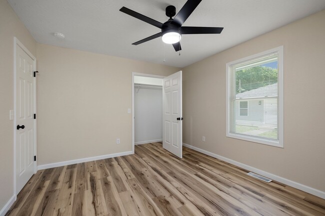 Building Photo - 1649 N Patterson Ave