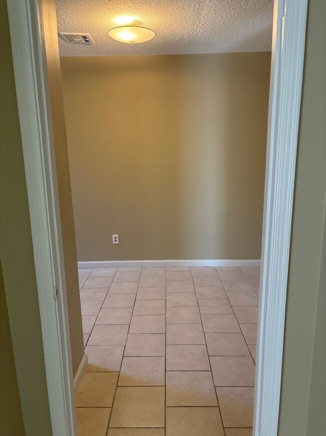 Building Photo - Pecan Grove 3/2