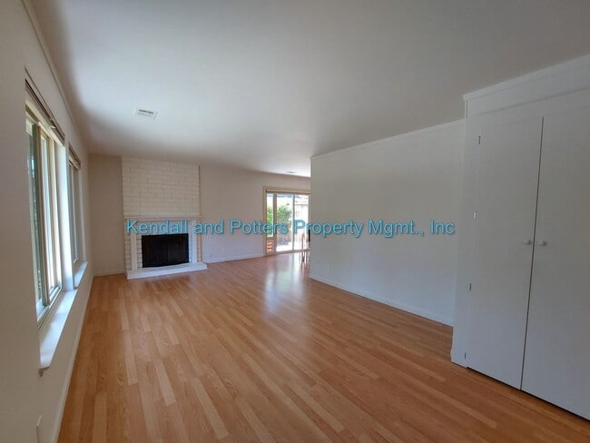 Building Photo - Beautifully Updated Capitola Shores 2 Bedroom/1 Bathroom