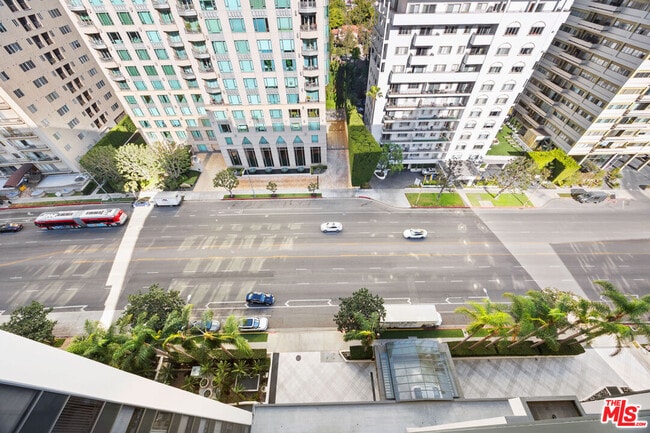 Building Photo - 10724 Wilshire Blvd