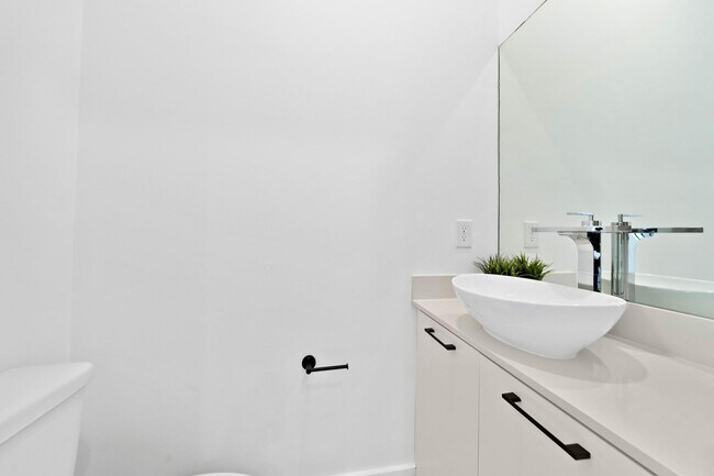 Building Photo - 1406 Valentine St