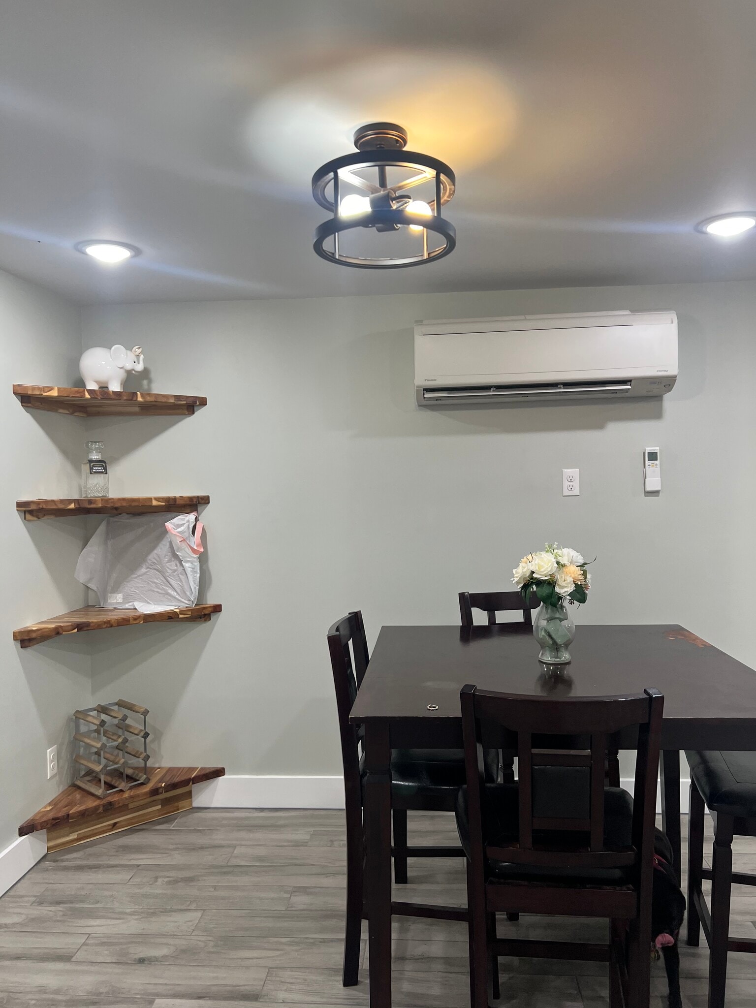 Building Photo - 372 Walnut St