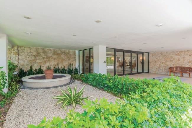 Building Photo - 250 Bradley Pl