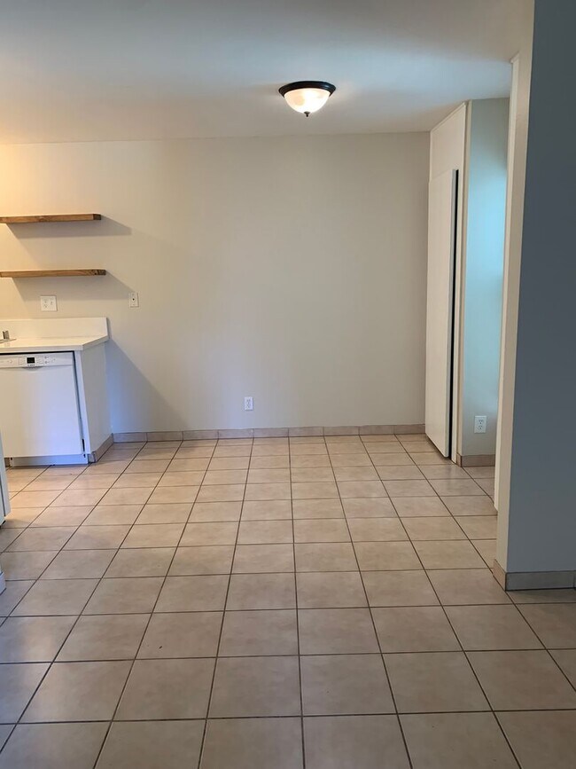 Building Photo - 5510 Armitos Ave