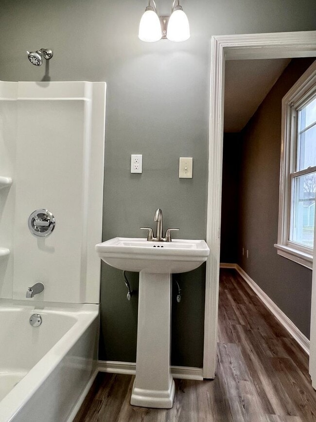 Building Photo - 3209 Chesham St