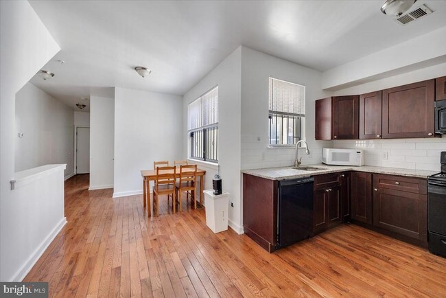 Building Photo - 1322 N 15th St