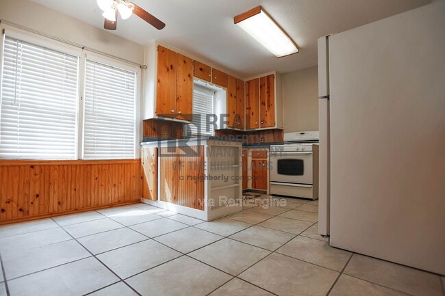 Building Photo - 1542 Parr St