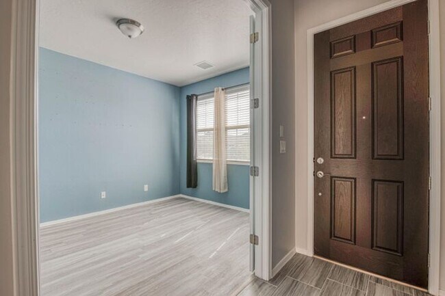 Building Photo - Beautiful East side House