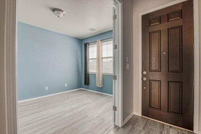 Building Photo - FIRST RENT MONTH FREE
