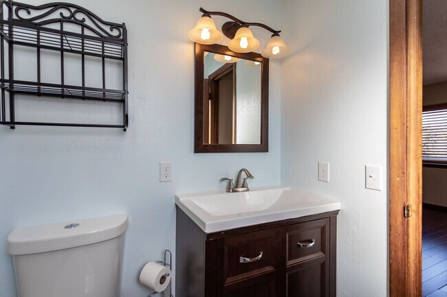 Building Photo - 7673 Safari Cir