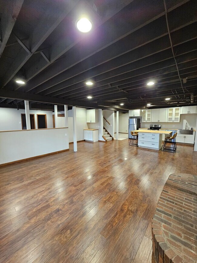 Building Photo - Remarkable 5 Bedroom Home For Rent in Mentor