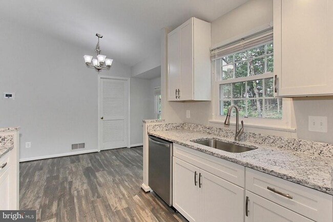 Building Photo - 20585 Triple Crown Ct