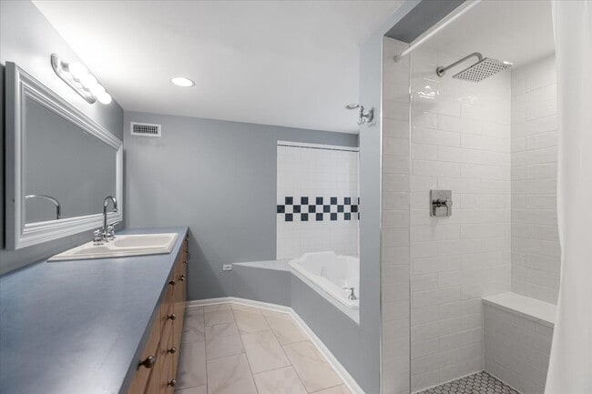 Building Photo - 928 W 32nd St