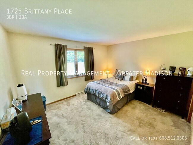 Building Photo - 1725 Brittany Pl