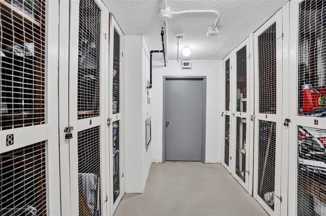 Building Photo - 1150 Hillsboro Mile