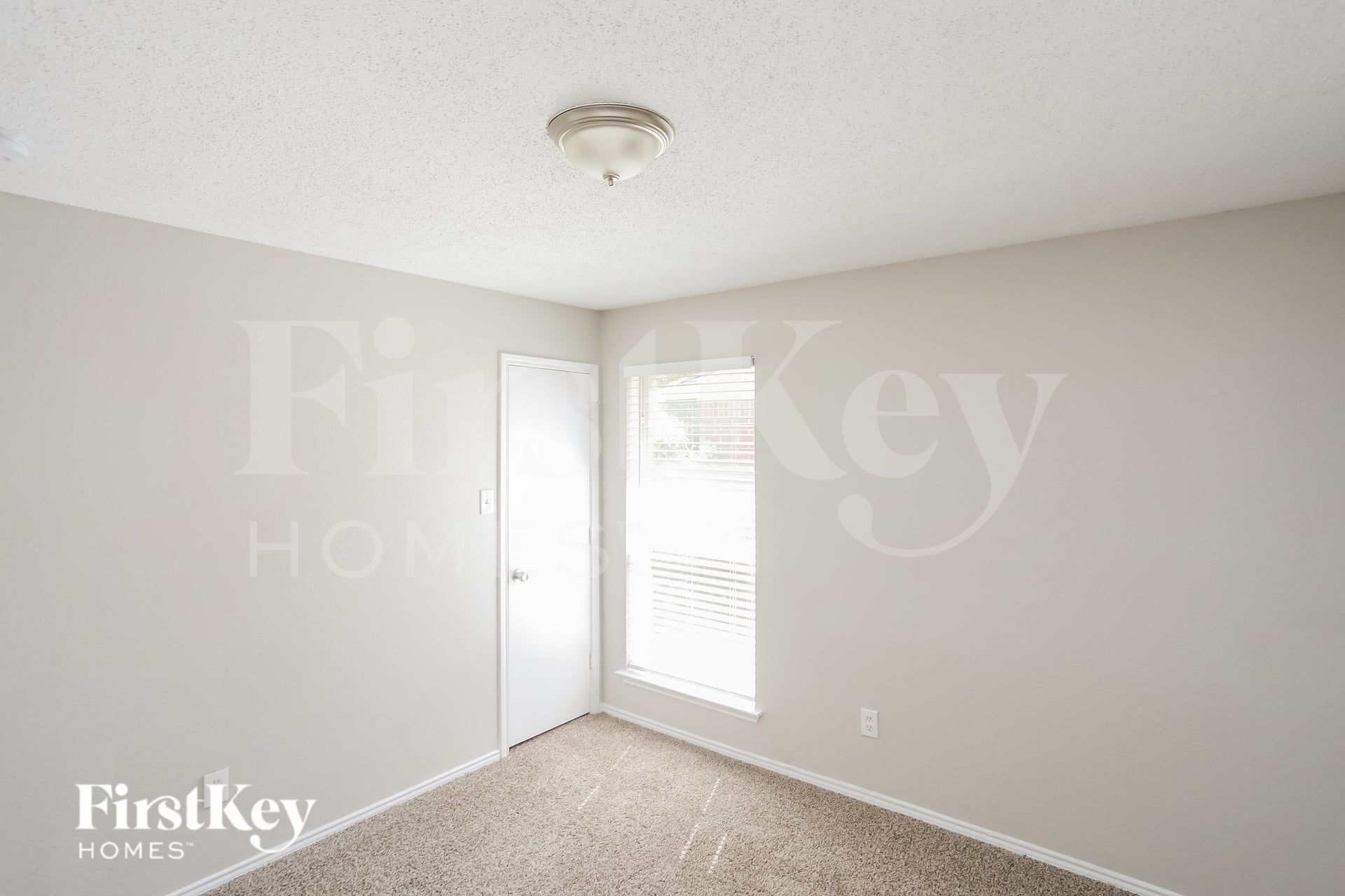 Building Photo - 2505 Hidden Springs Dr