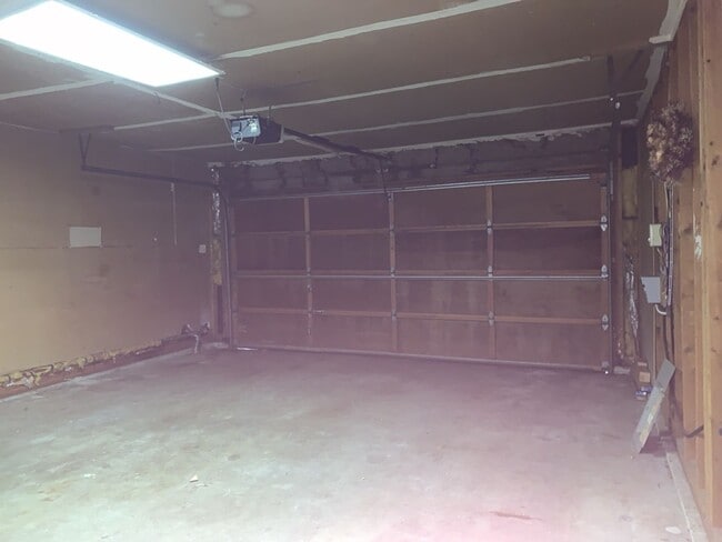 Building Photo - Beautiful 3Bd/1.5 Ba Federal Way Home.